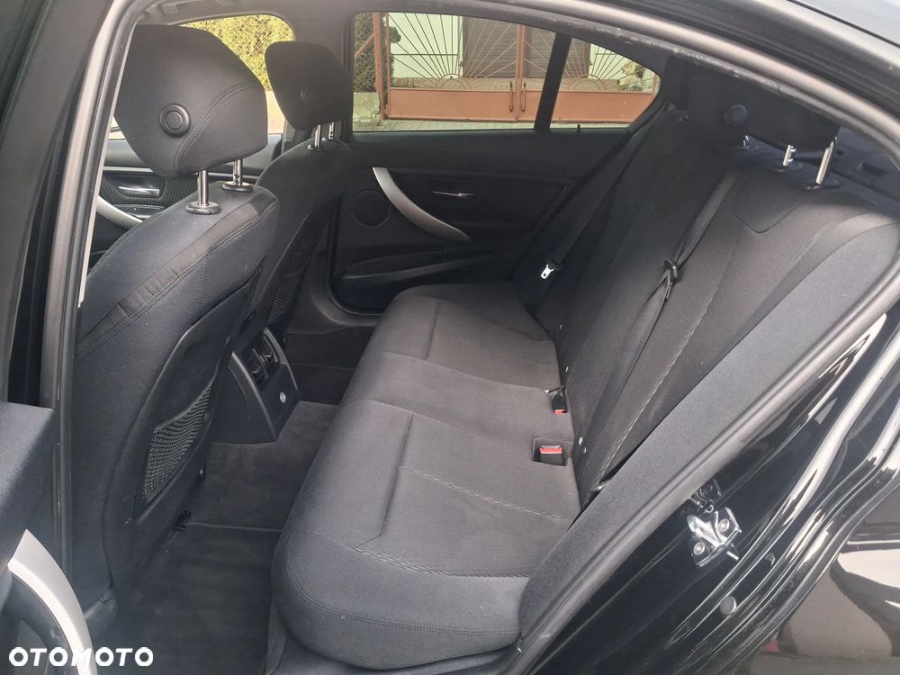 BMW Seria 3 318d Sport Line - 16