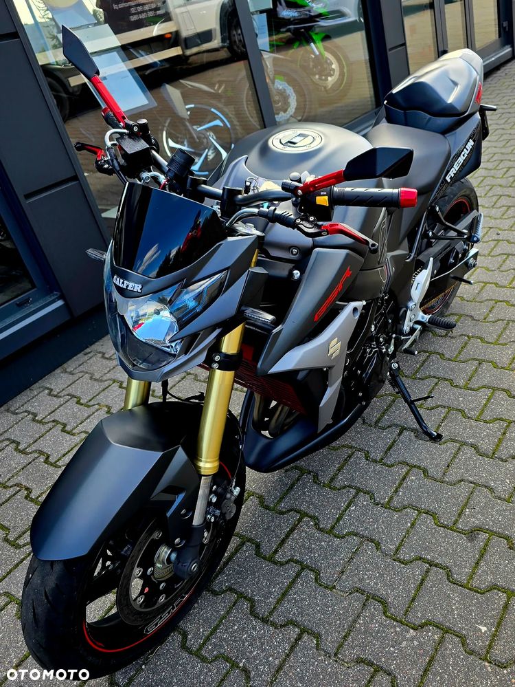 Suzuki GSR - 5