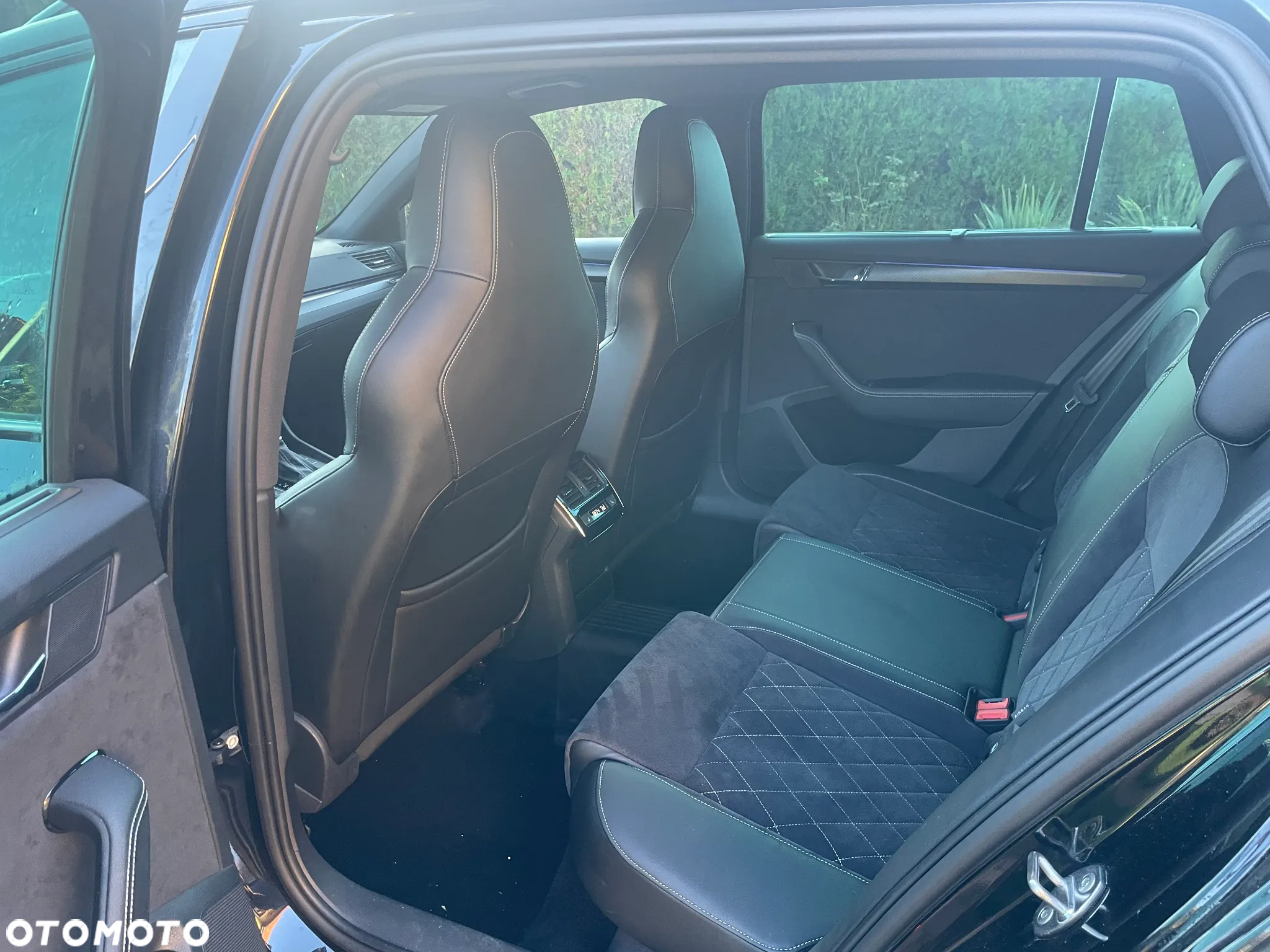 Skoda Superb 2.0 TDI DSG Sportline - 10