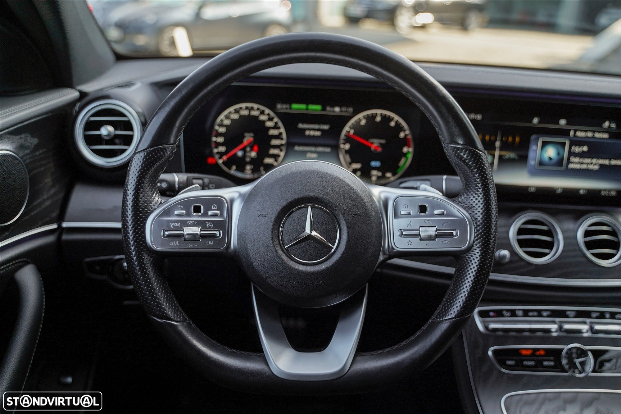 Mercedes-Benz E 300 de AMG Line - 19