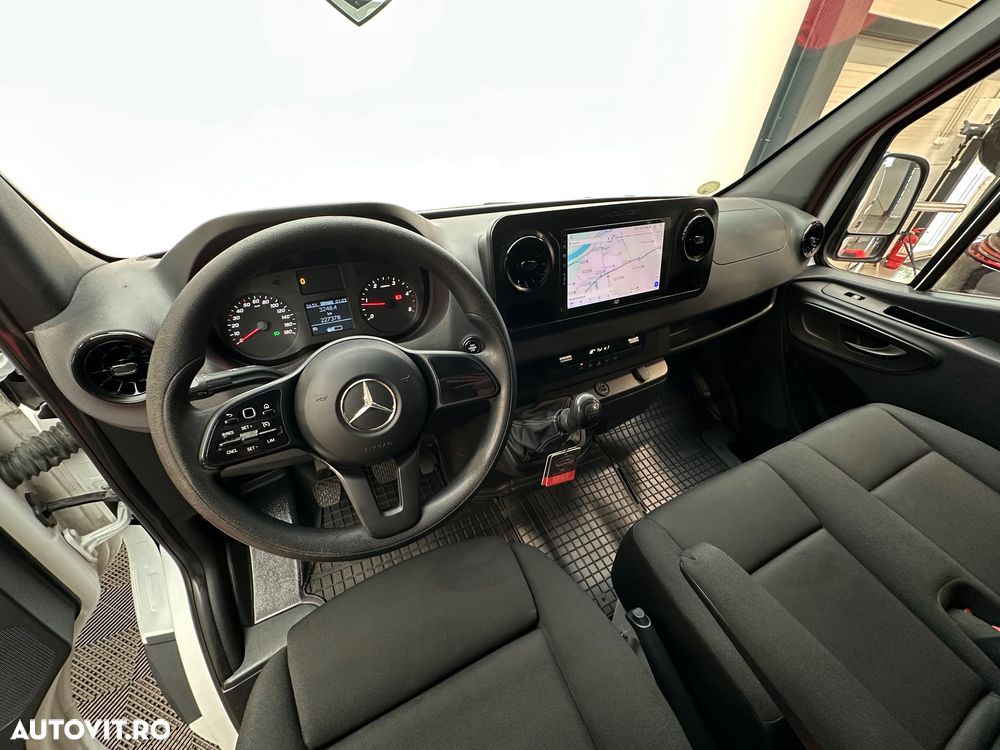 Mercedes-Benz Sprinter - 12