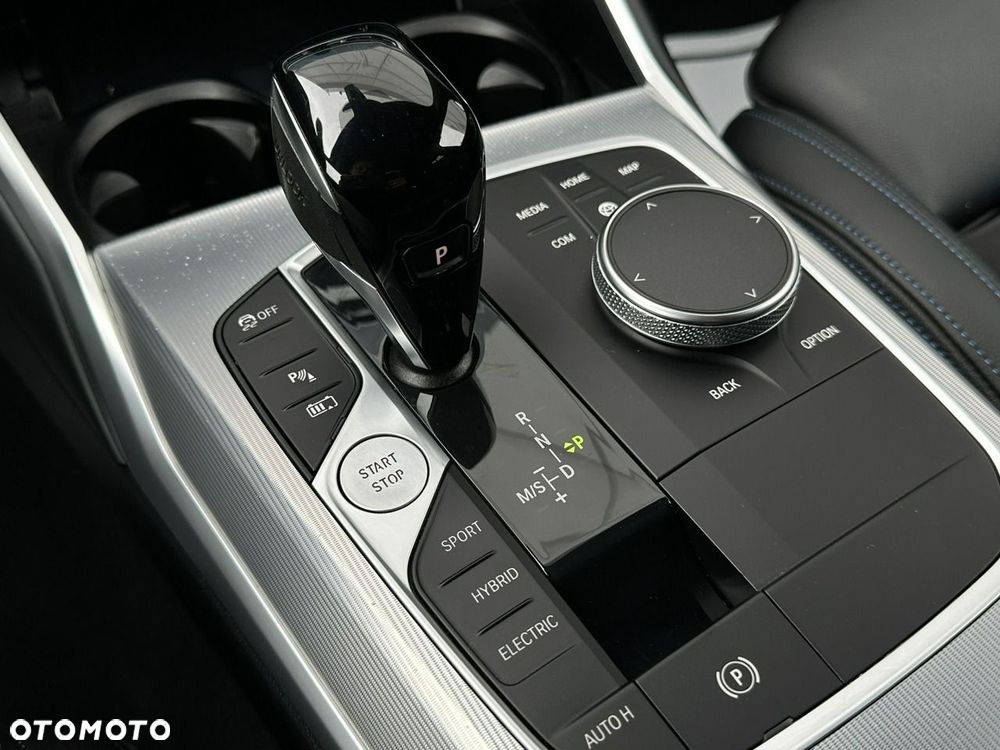 BMW Seria 3 330e PHEV M Sport - 24