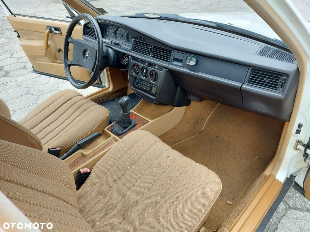 Mercedes-Benz W201 (190) - 15