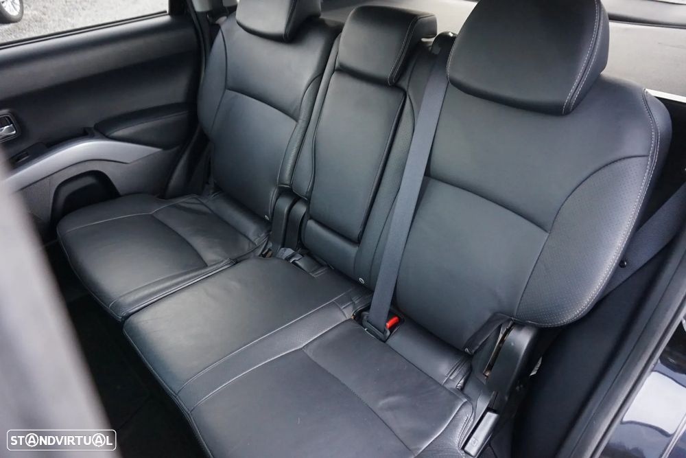 Mitsubishi Outlander 2.0 DI-D Intense+ 4WD - 21