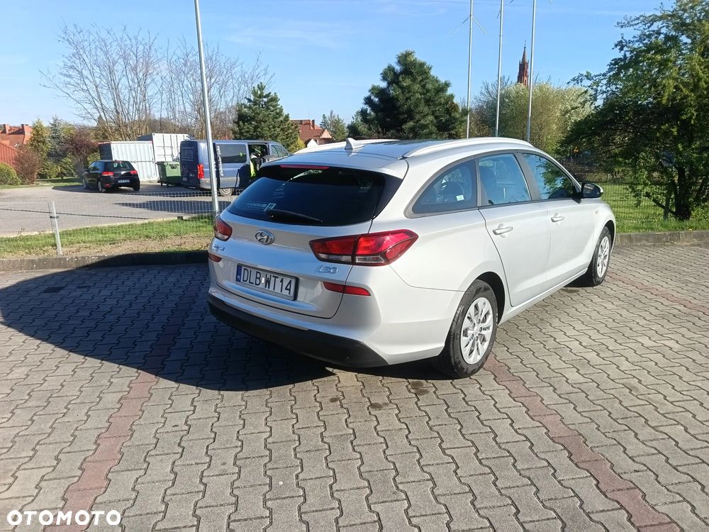 Hyundai i30 1.5 DPI Classic + - 26