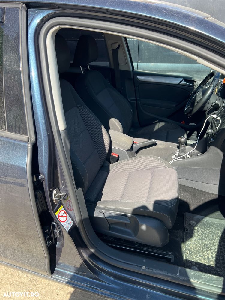 Volkswagen Golf 1.6 TDI DPF Comfortline - 6