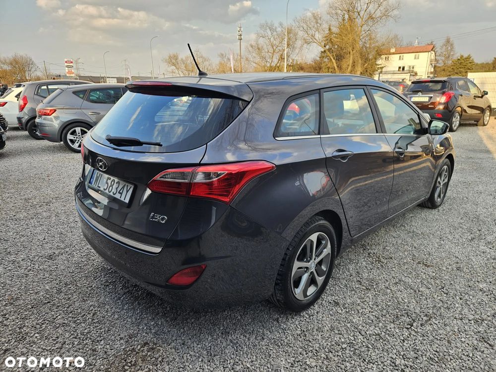 Hyundai i30 blue Kombi 1.6 CRDi Style - 16