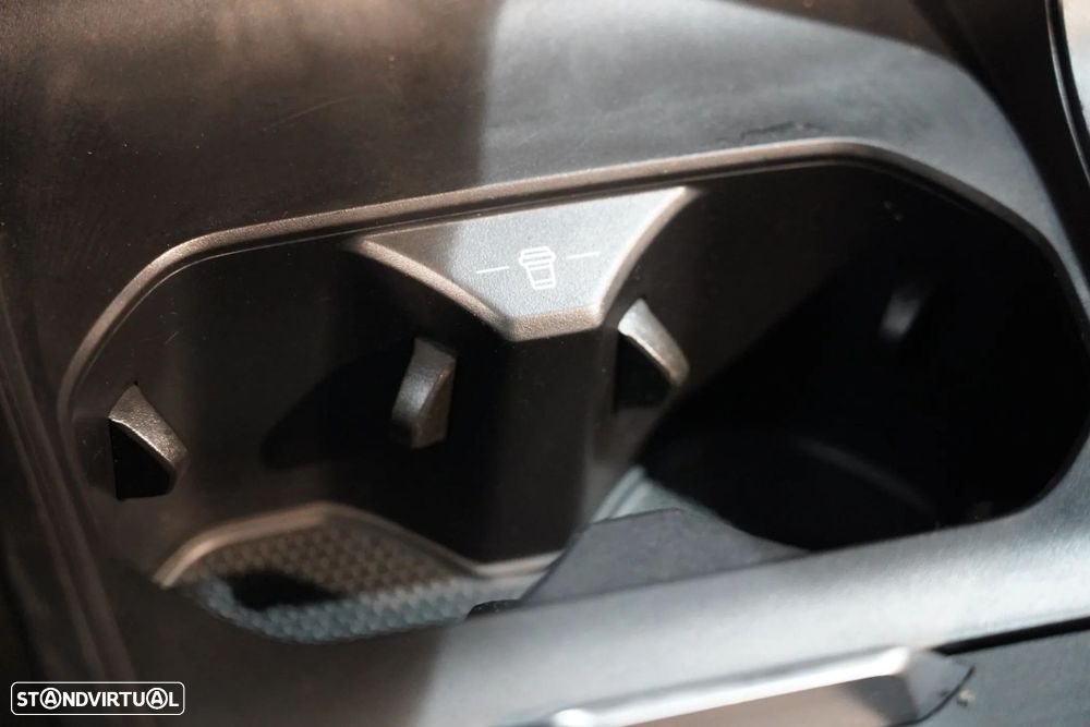 MG MG4 64 kWh Luxury - 24