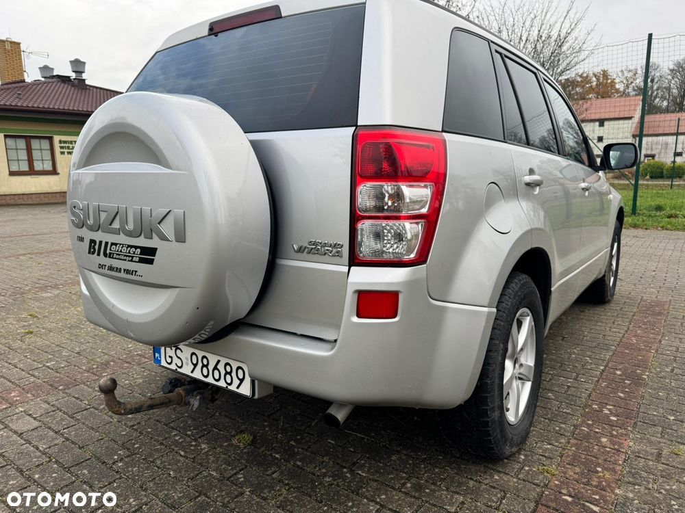 Suzuki Grand Vitara 2.0 - 9