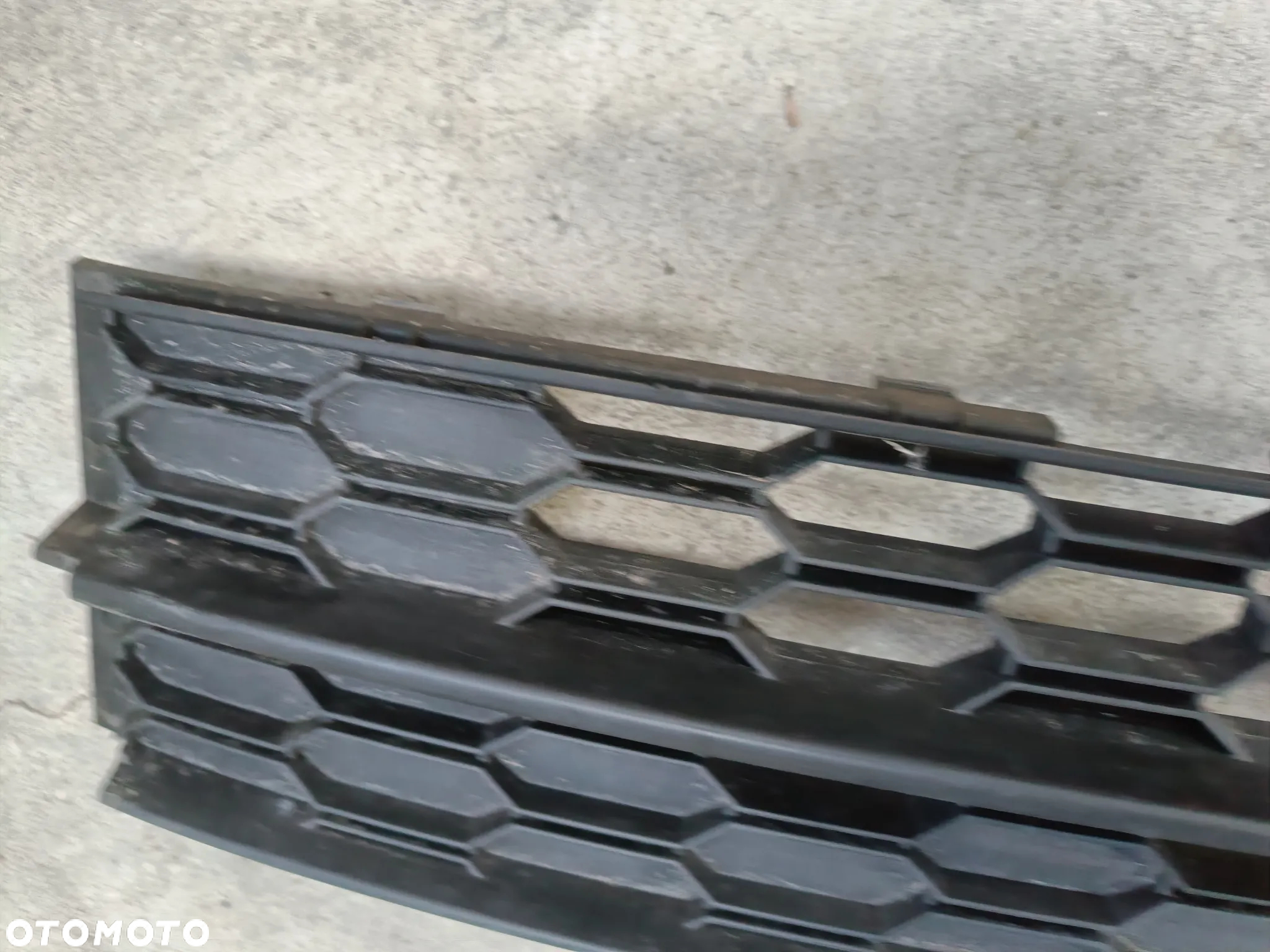 Kratka Środkowa Zderzaka Skoda Octavia 3 III FL Lift Atrapa Zaślepka 5E0853677L - 6
