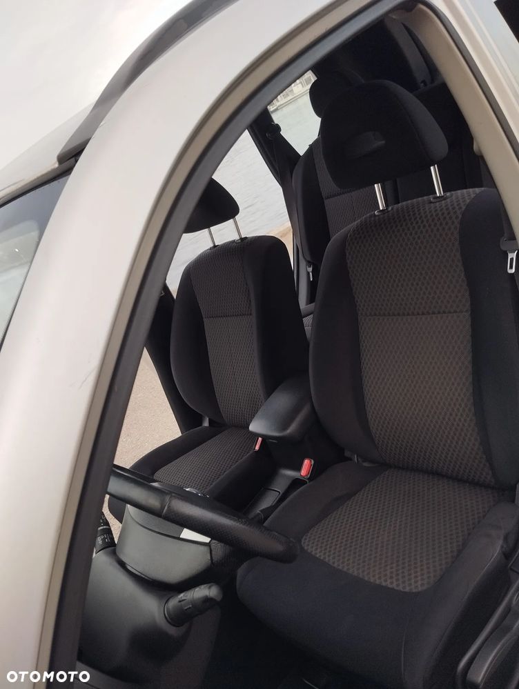 Nissan X-Trail 2.0 dCi 4x4 DPF Automatik SE - 32