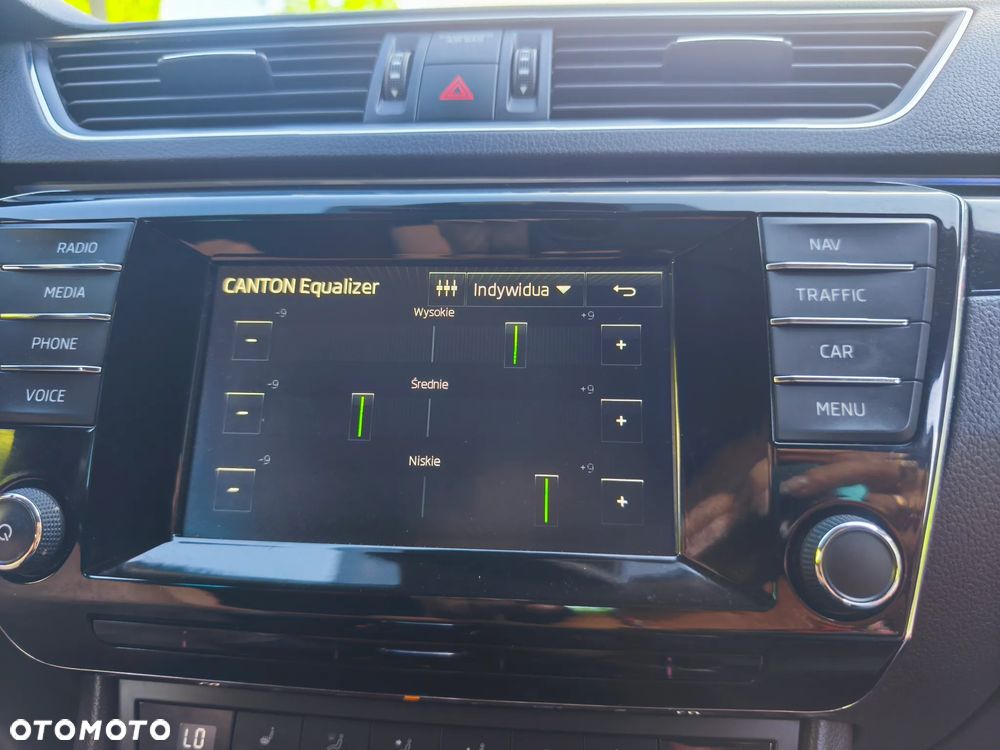 Skoda Superb 2.0 TDI DSG L&K - 30