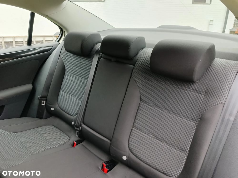 Volkswagen Jetta 1.6 TDI Blue Motion Technology Comfortline - 25