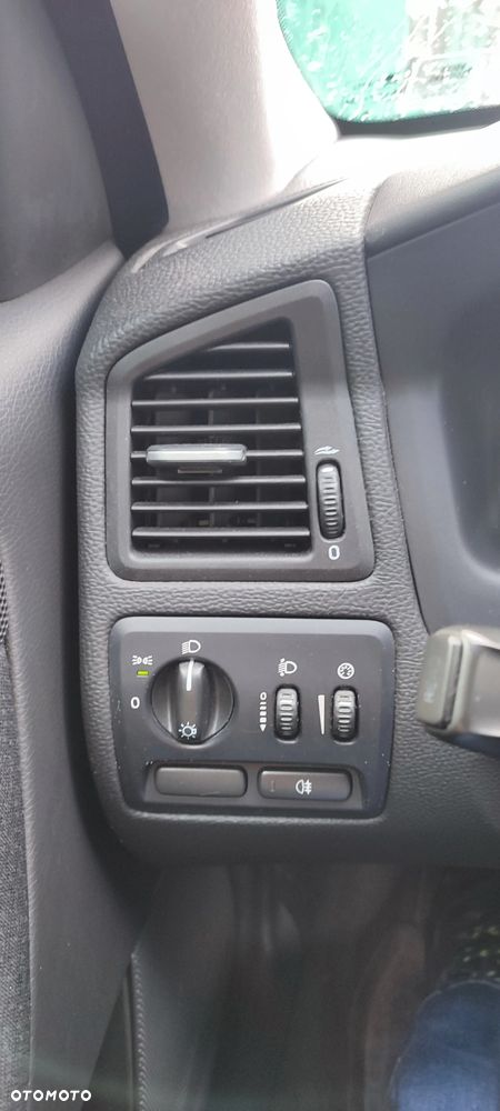 Volvo V70 2.4 Kinetic - 24