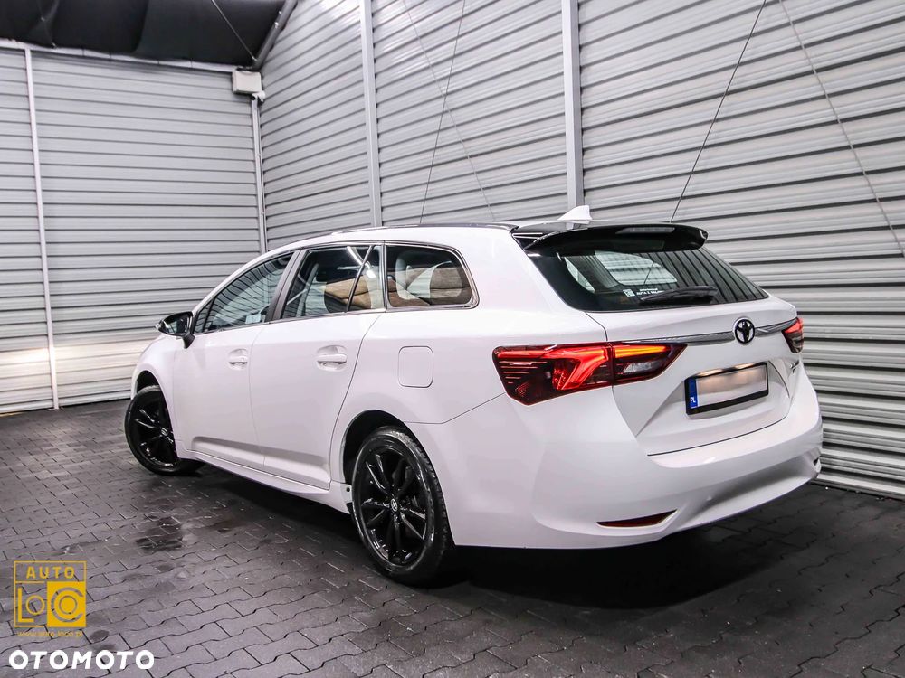 Toyota Avensis 2017 photo 3