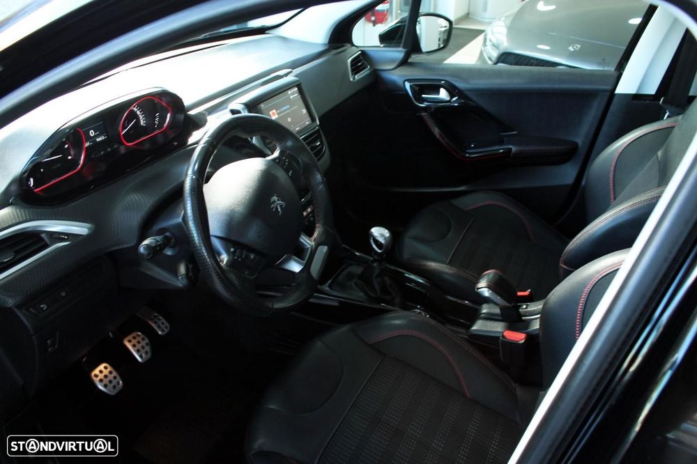 Peugeot 2008 1.6 BlueHDi GT Line - 16