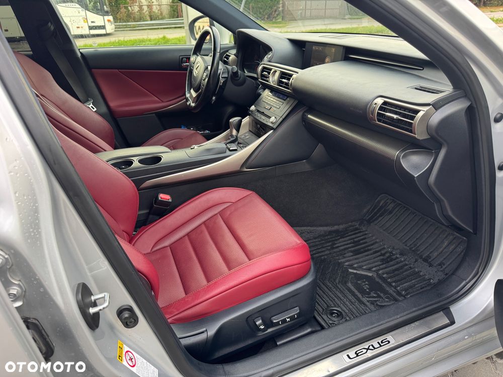 Lexus Inny - 12