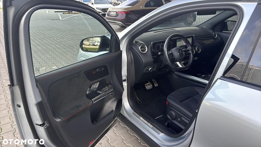 Mercedes-Benz GLA - 11