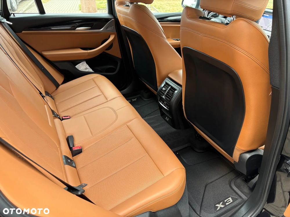 BMW X3 sDrive18d - 16