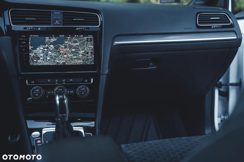 Volkswagen Golf - 8