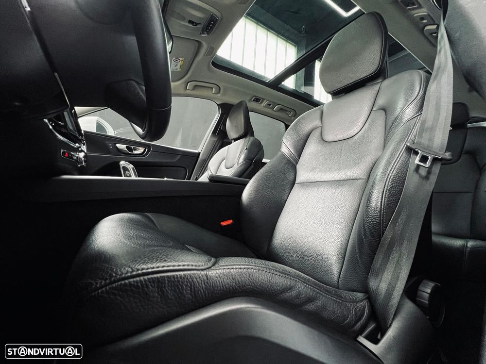 Volvo XC 60 2.0 T8 PHEV Momentum Plus AWD - 37