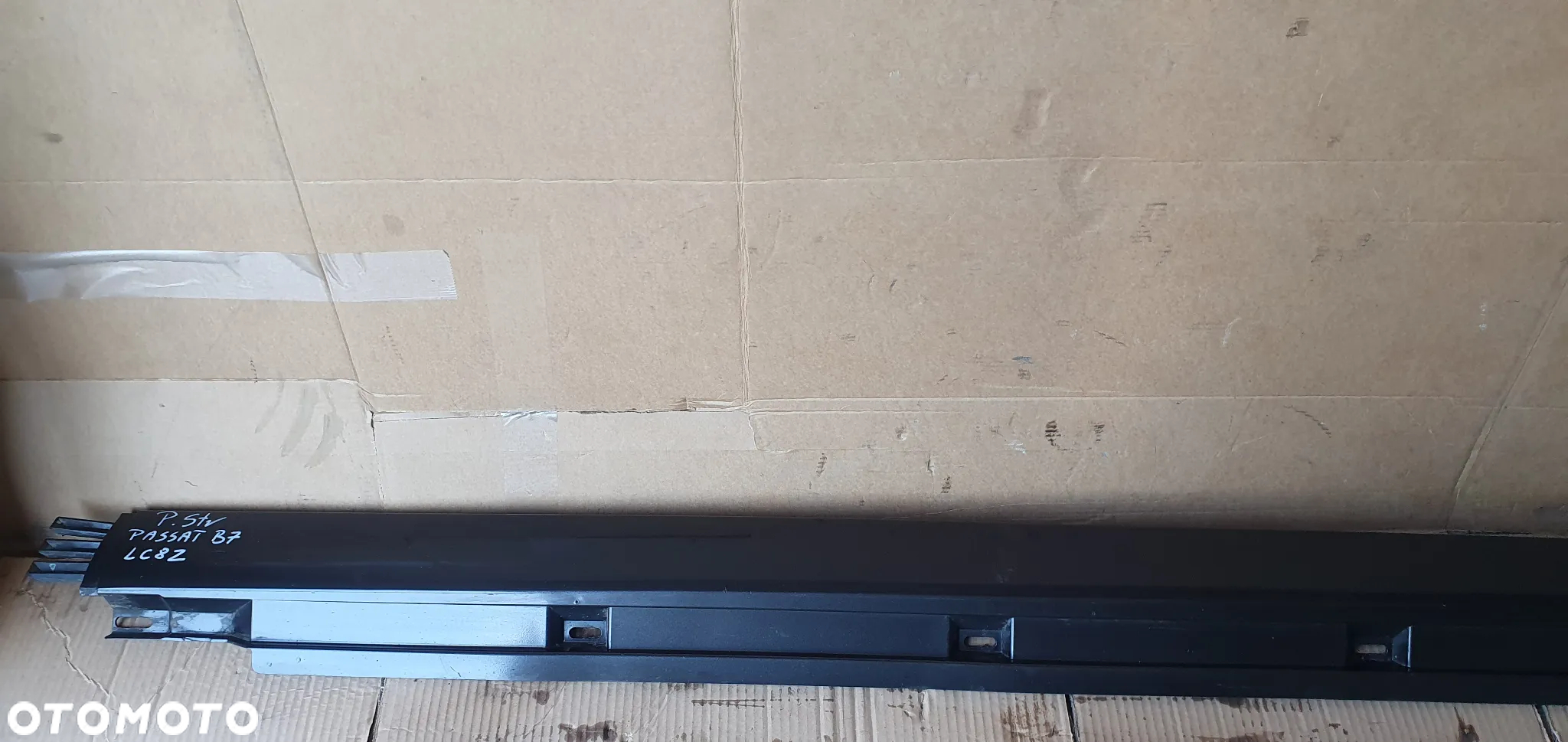 Listwa progowa osłona progu zaślepka prawa VW Passat B7 LC8Z 3AA853856 - 6