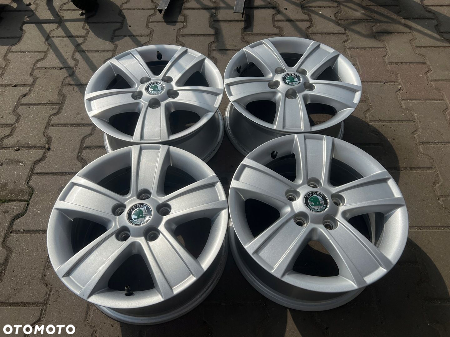 KOMPLET FELG FELGI ALU SKODA 1Z0 FABIA RAPID 15 5X100 ET50 ORYGINALNE - 3