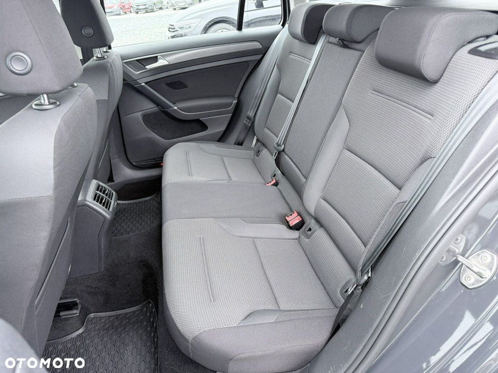 Volkswagen Golf Variant - 12