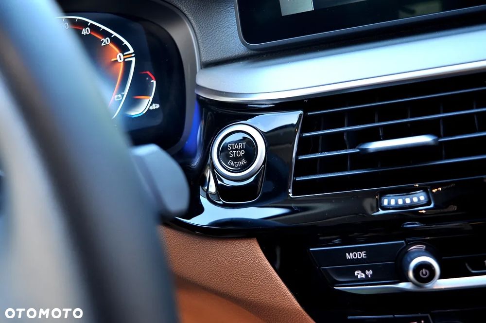 BMW Seria 5 520i - 30