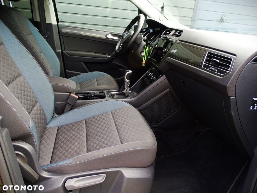 Volkswagen Touran - 16