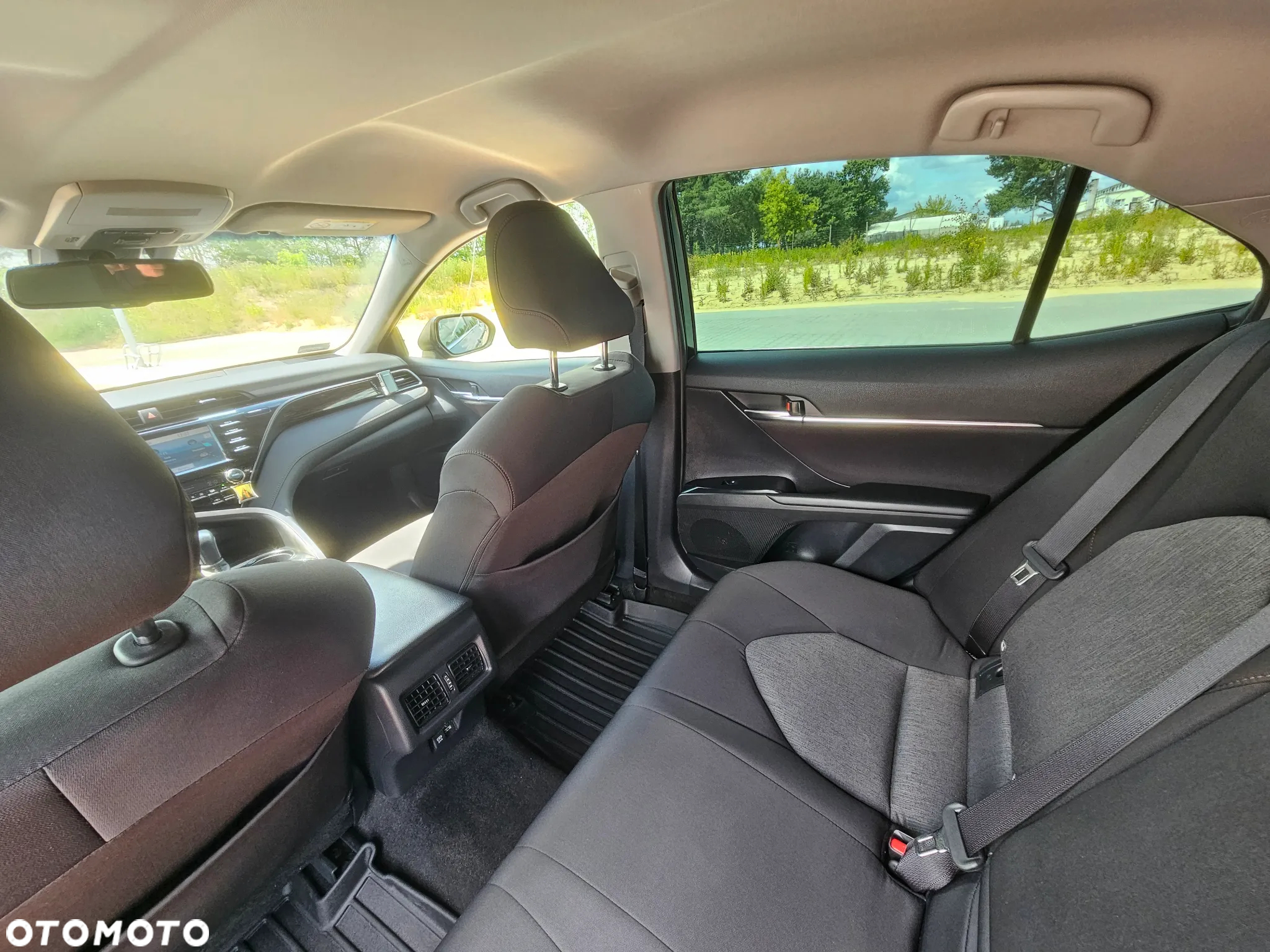 Toyota Camry 2.5 Hybrid Comfort CVT - 24