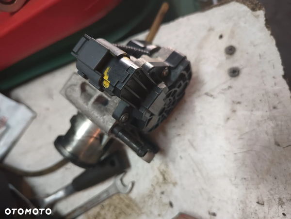 EGR HYUM]NDAI KIA 1.6 CRDI 28410-2U00