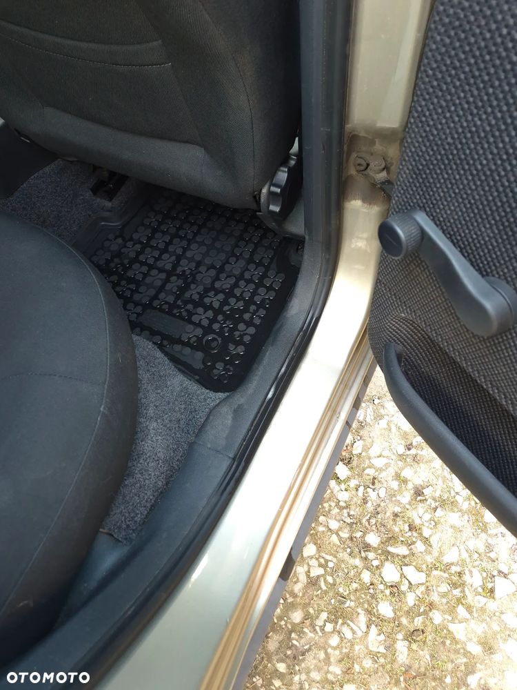 Skoda Fabia 1.4 16V Ambiente - 9