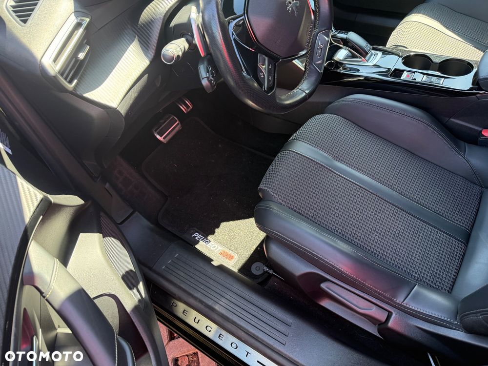Peugeot 2008 PureTech 130 EAT8 GT Exclusive - 11