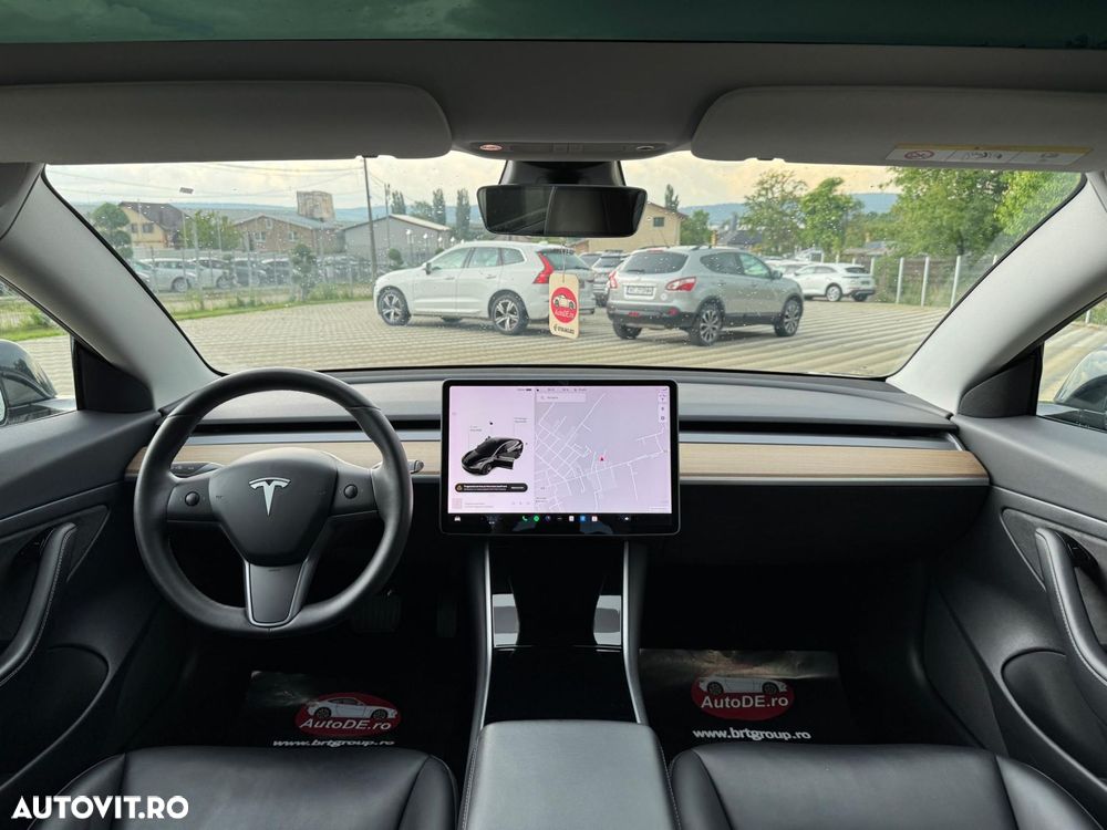 Tesla Model 3 - 8