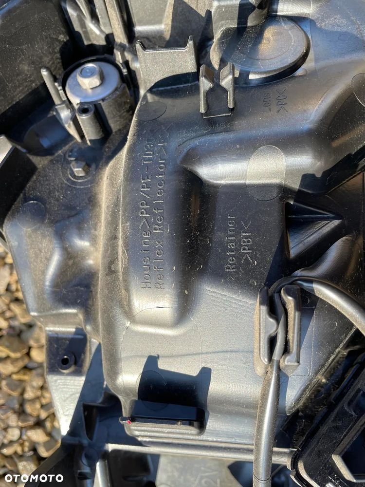 Lampa przednia prawa / reflektor TOYOTA RAV 4 V 2018 - 2025 - 3
