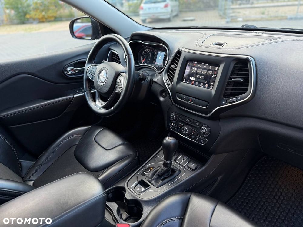 Jeep Cherokee - 17