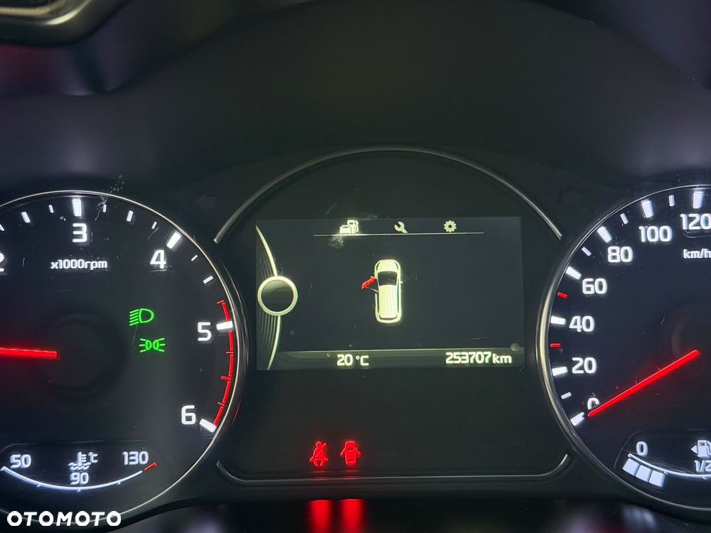 Kia Carens 1.7 CRDi Business Line 7os - 4