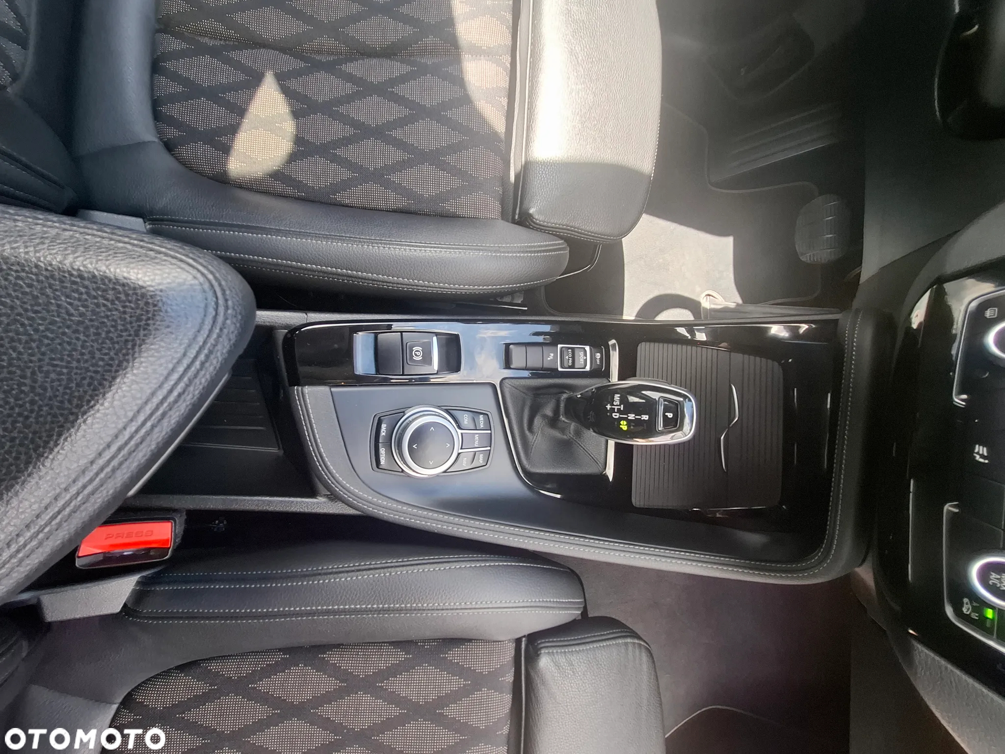 BMW X1 sDrive20i GPF xLine - 13