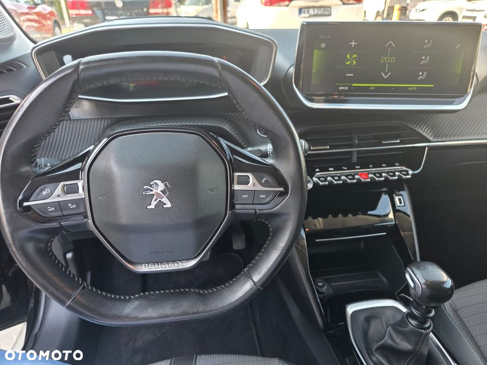 Peugeot 208 - 23