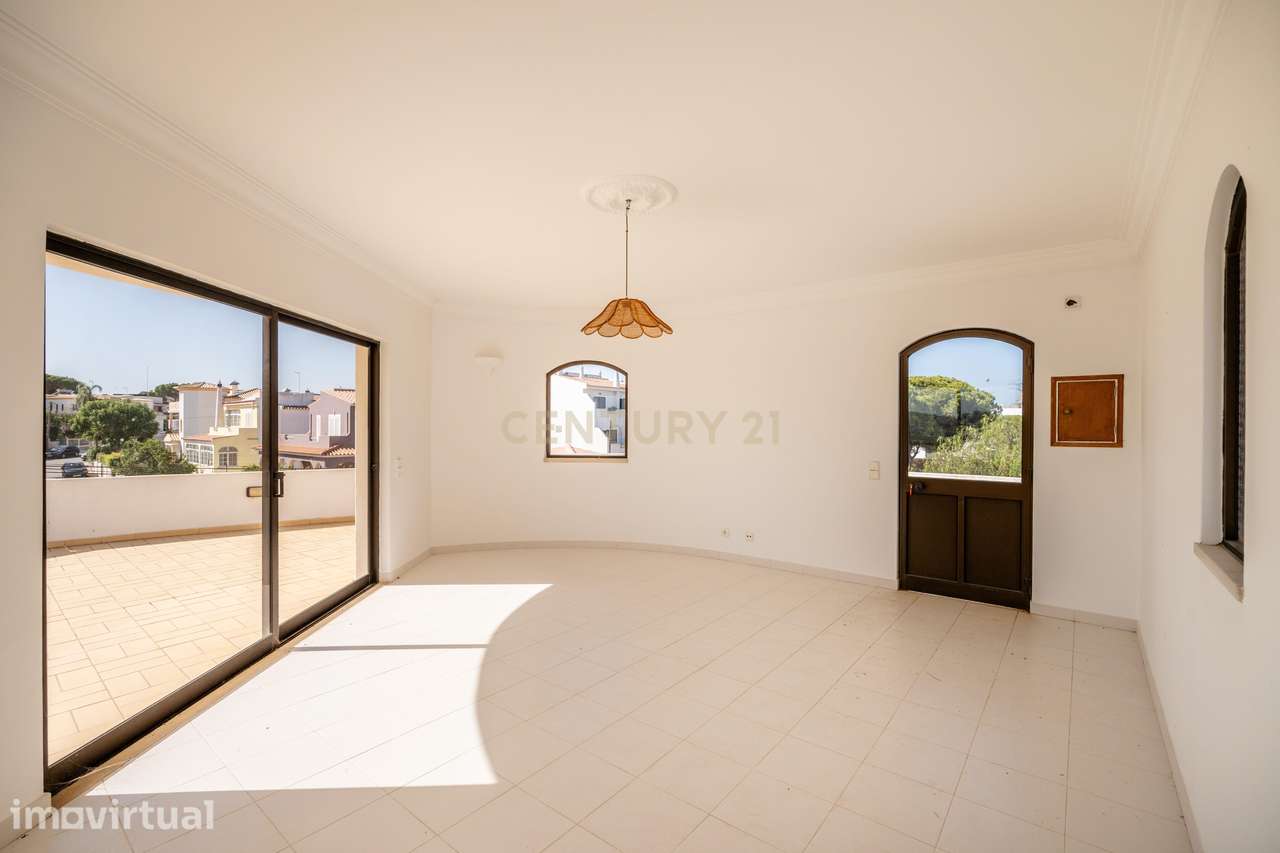 Moradia T3+1 Faro | Jardim | Garagem | Vista Mar - Grande imagem: 4/47