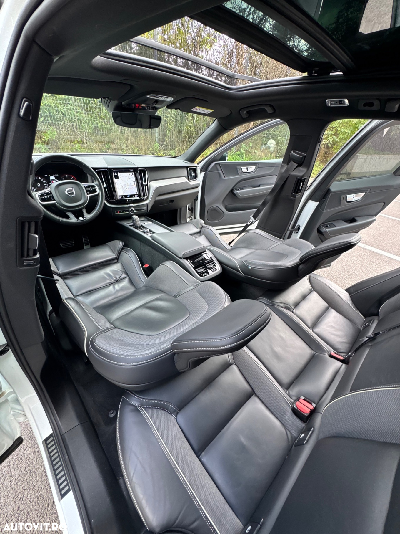 Volvo XC 60 B5 MHEV AWD R-Design - 17
