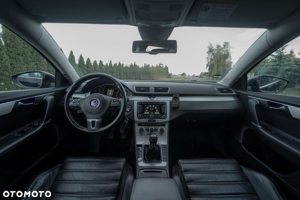 Volkswagen Passat 2.0 TDI Highline - 26