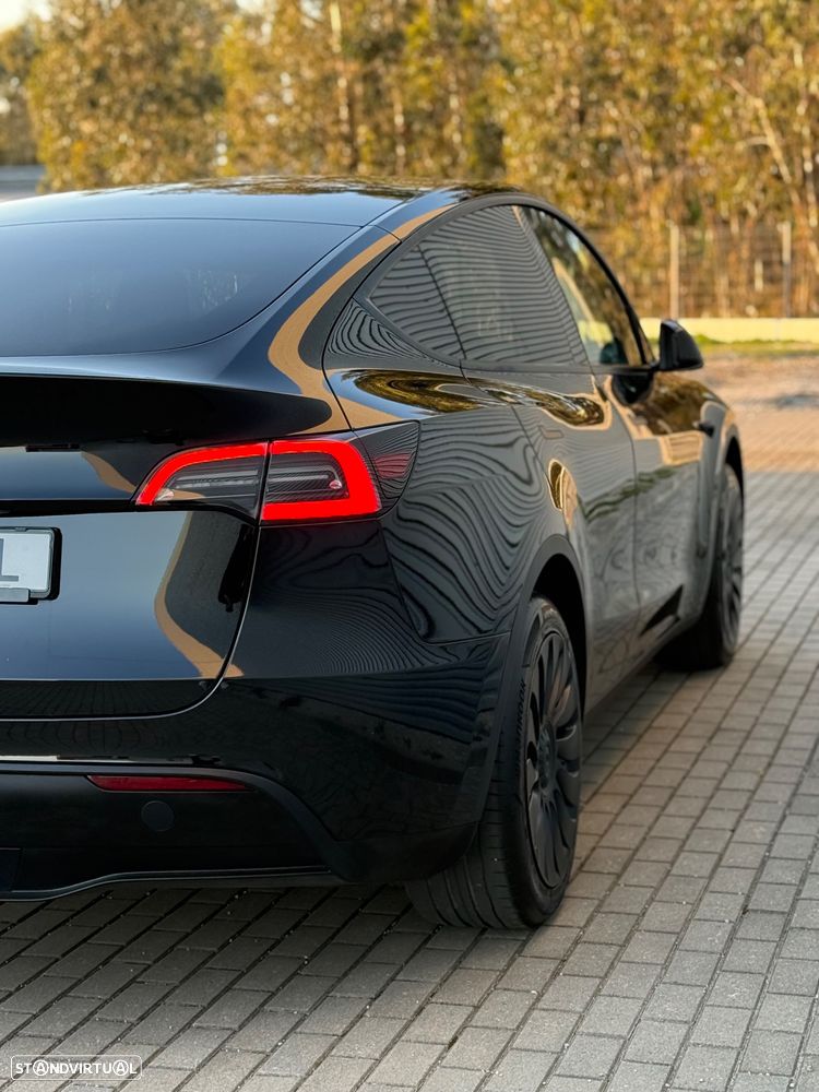 Tesla Model Y Long-Range RWD - 3