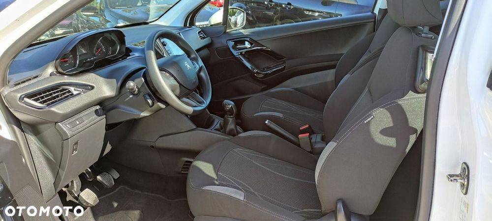 Peugeot 208 - 28