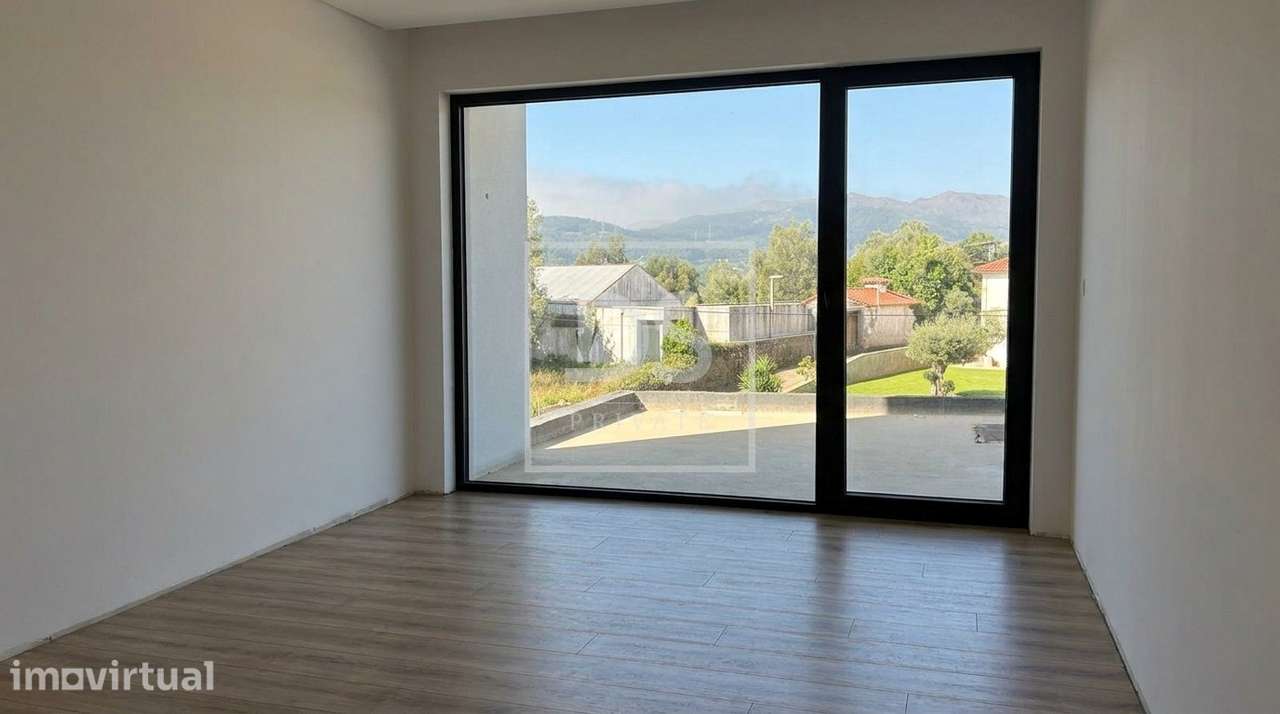 Moradia Geminada T4 Venda em Rebordões (Souto),Ponte de Lima - Grande imagem: 2/11