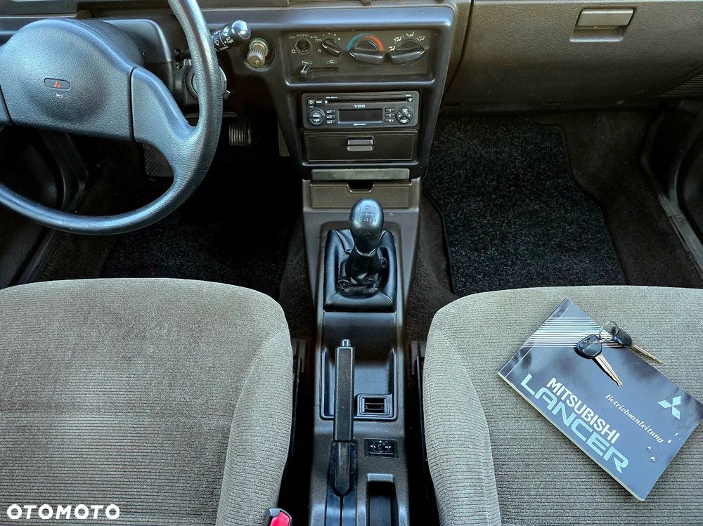 Mitsubishi Lancer 1500 GLXi - 11