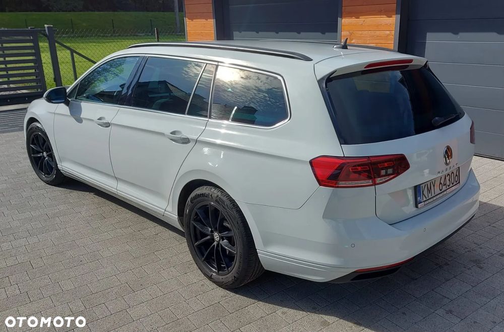 Volkswagen Passat - 1