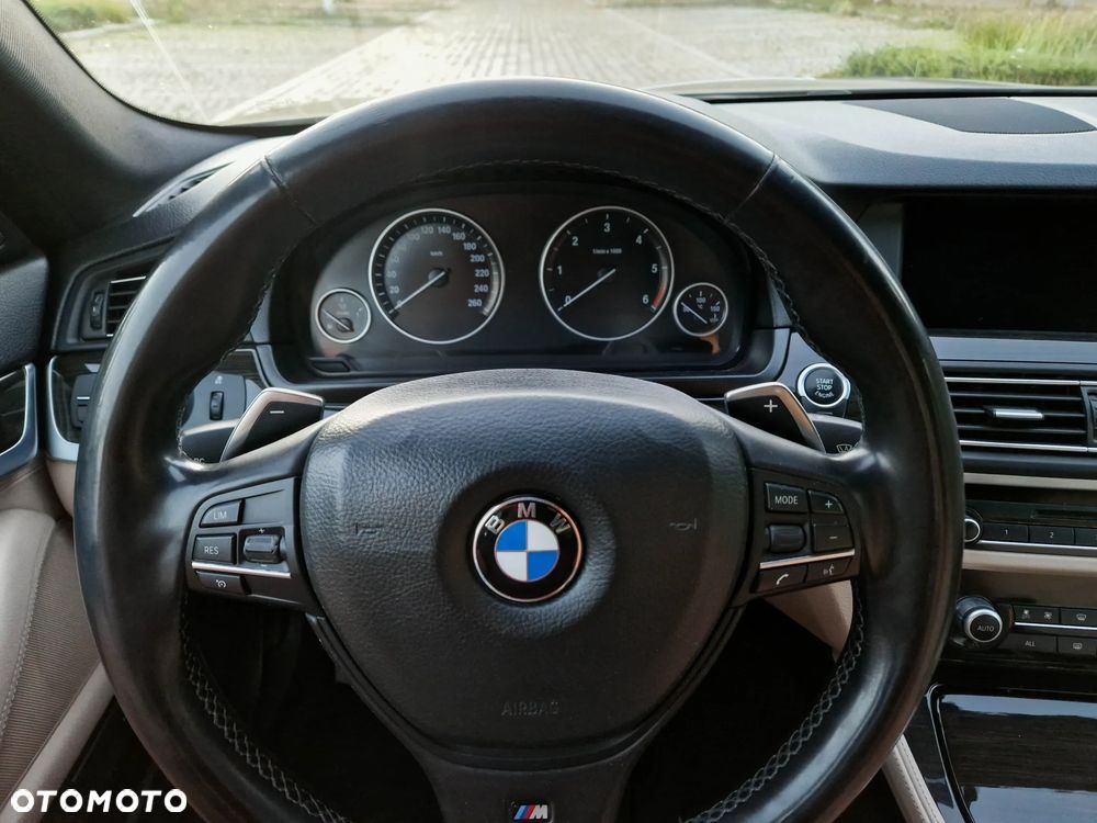 BMW Seria 5 M550d xDrive - 12
