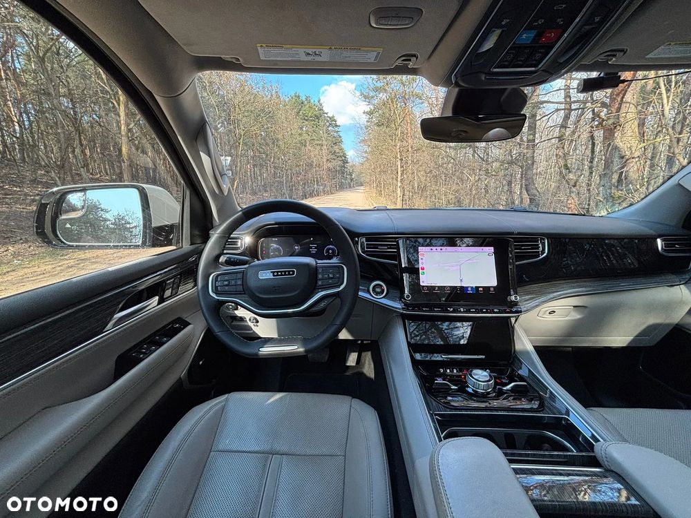 Jeep Wagoneer - 14